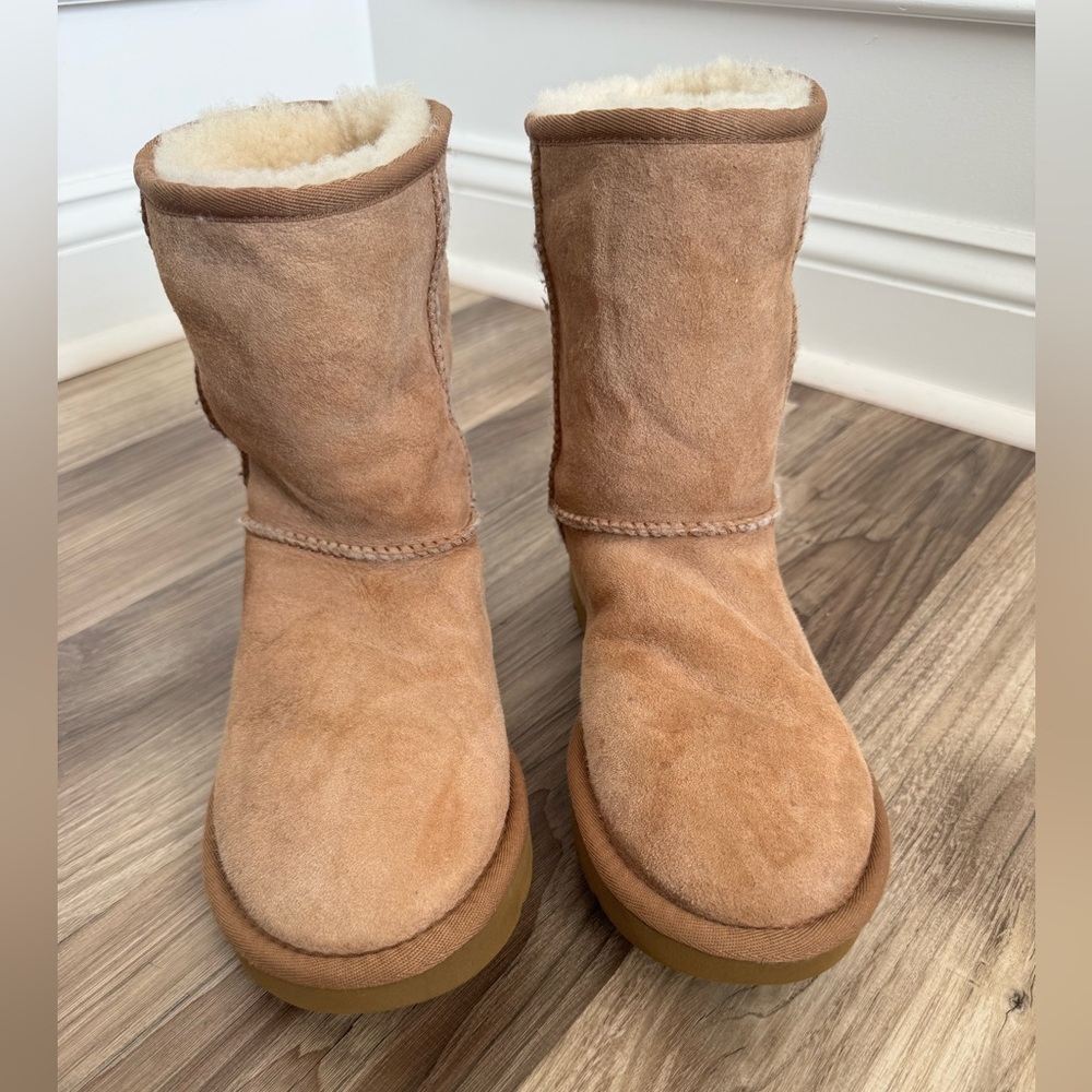 UGG Classic Short Boots Chestnut/ Tan Boots Women 8